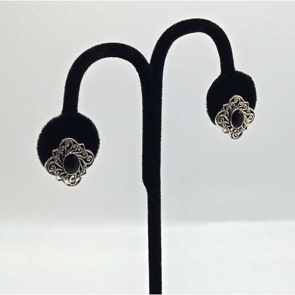 Filigree Post Earrings Black Stone Silvertone Geometric Classic Preppy Retro .5" - Picture 1 of 10